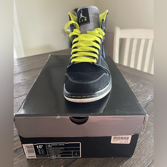 Air Jordan 1 Retro High ‘Black Cyber’ - Picture 3 of 7